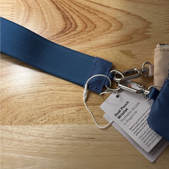 NWT Lululemon Dual Pouch Wristlet Blue Linen Light Ivory NWT - Picture 5 of 8